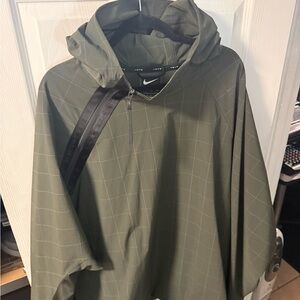 Nike Men's Green Hooded Raincoat